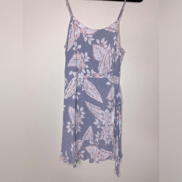 Hawaiian Tropical Print Faux Wrap Mini Dress in Lilac - Picture 5 of 5